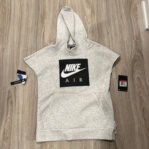 New! Nike boys L, short sleeve sweatshirt, light grey